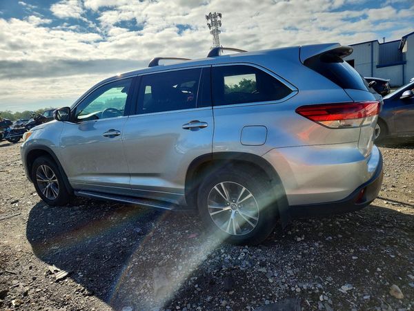 2018 TOYOTA HIGHLANDER LE/LE Plus