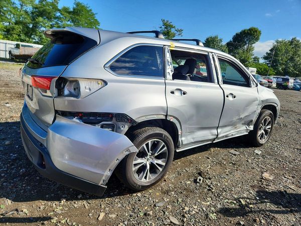 2018 TOYOTA HIGHLANDER LE/LE Plus