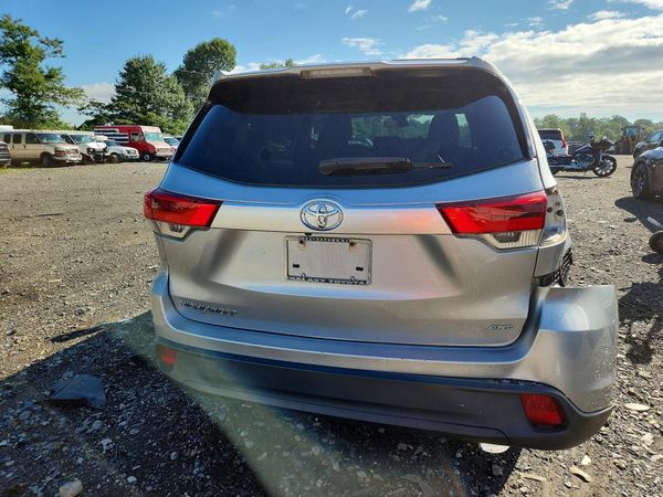 2018 TOYOTA HIGHLANDER LE/LE Plus