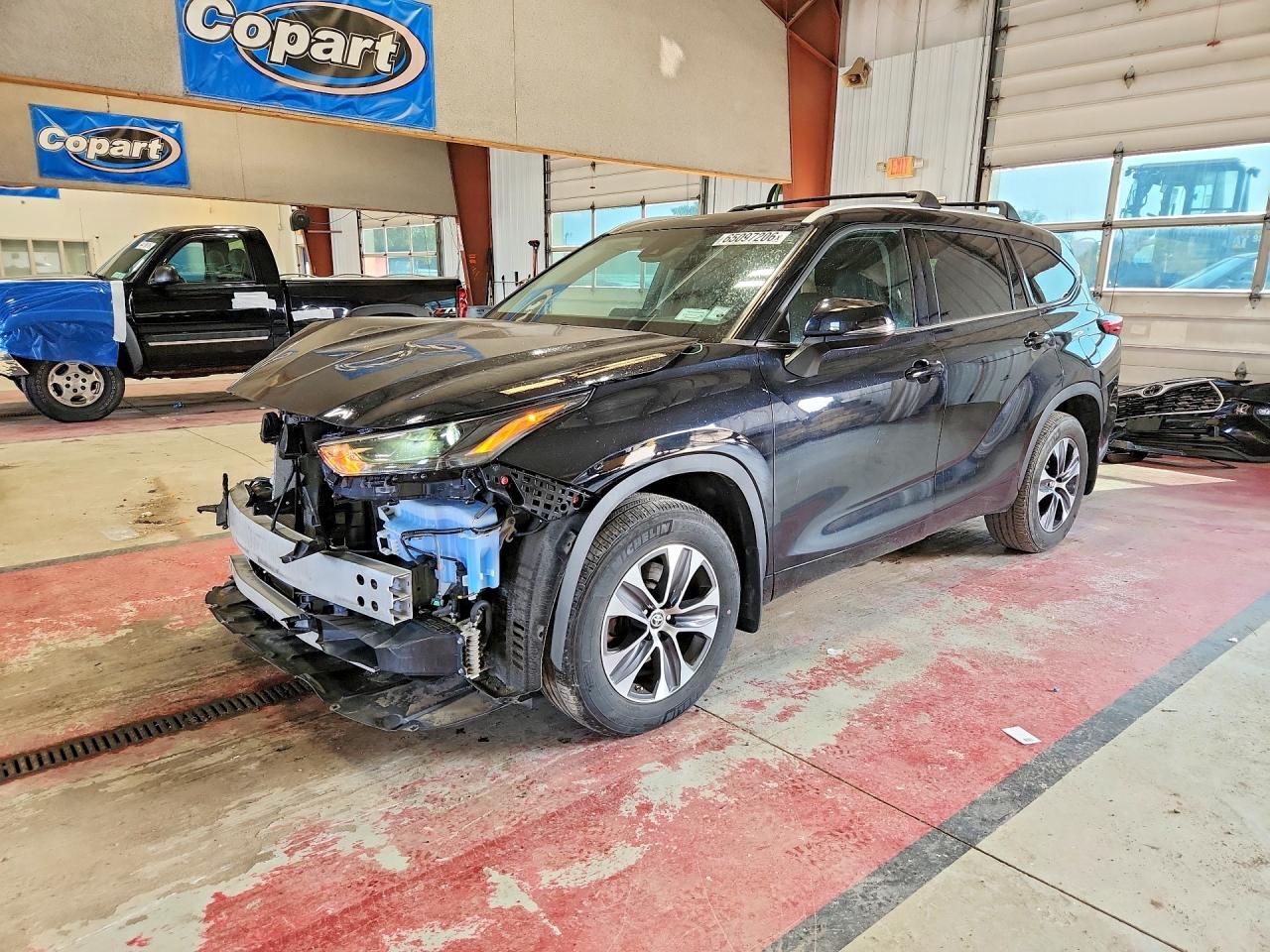 2022 TOYOTA HIGHLANDER XLE