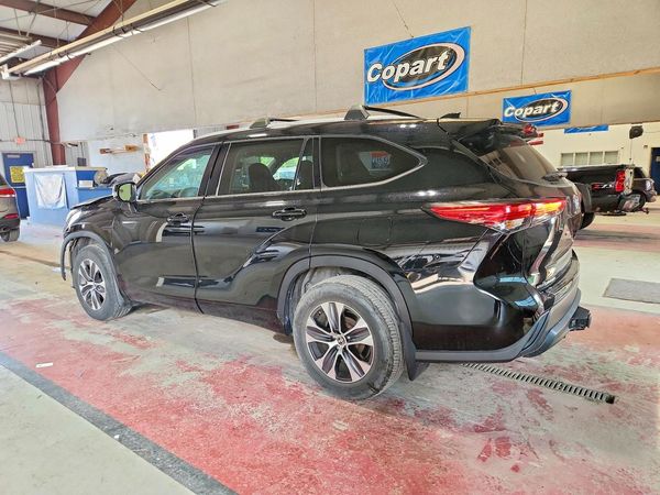 2022 TOYOTA HIGHLANDER XLE
