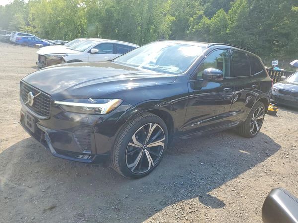 2024 VOLVO XC60 Ultimate Dark — Front 3/4