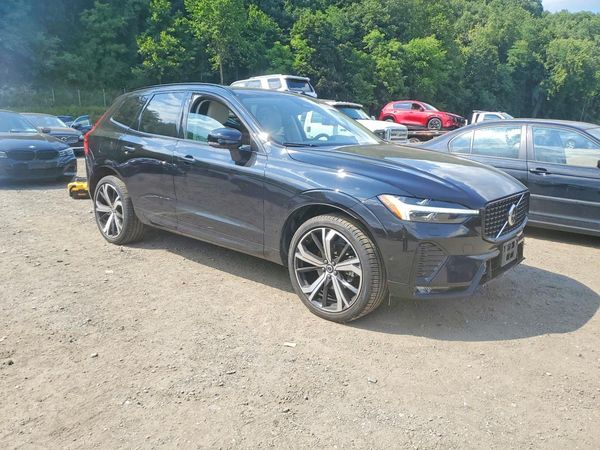2024 VOLVO XC60 Ultimate Dark — Passenger 3/4