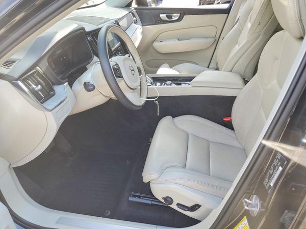 2024 VOLVO XC60 Ultimate Dark — DENT