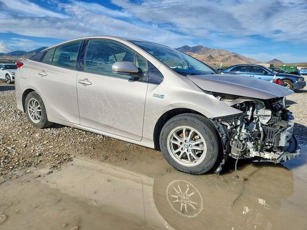 2017 TOYOTA PRIUS Three/Four/Four Adv