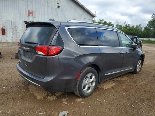 2017 CHRYSLER PACIFICA Touring L Plus