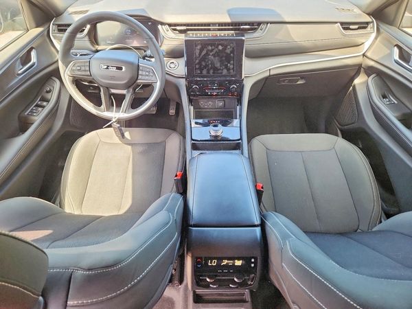 2025 JEEP GRAND CHEROKEE Laredo, Altitude