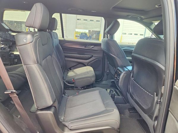 2025 JEEP GRAND CHEROKEE Laredo, Altitude
