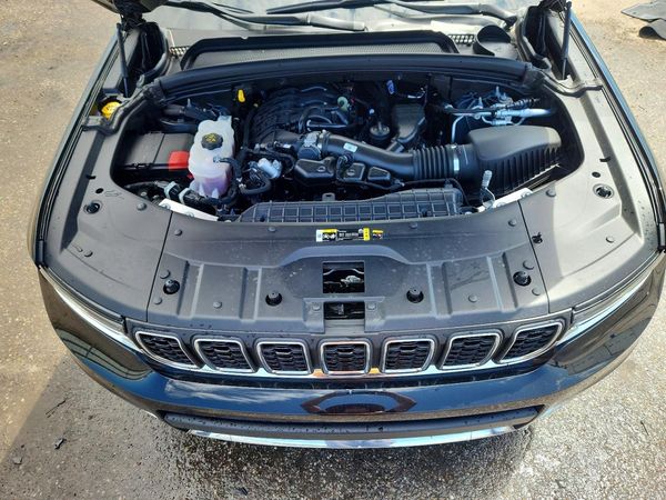 2025 JEEP GRAND CHEROKEE Laredo, Altitude