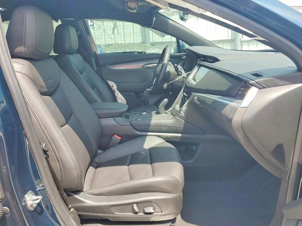 2025 CADILLAC XT5 Luxury