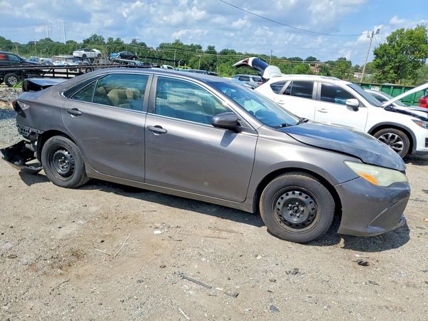 2016 TOYOTA CAMRY