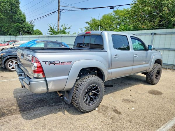 2015 TOYOTA TACOMA Delux Grade
