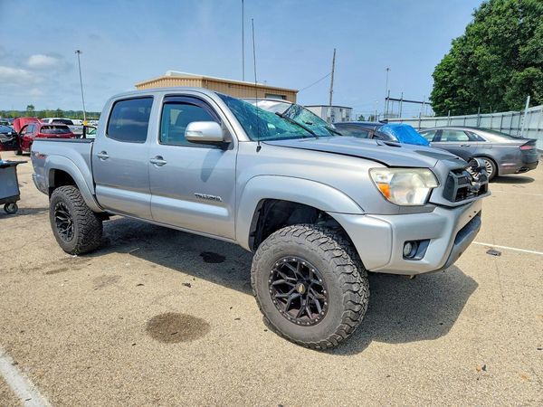 2015 TOYOTA TACOMA Delux Grade
