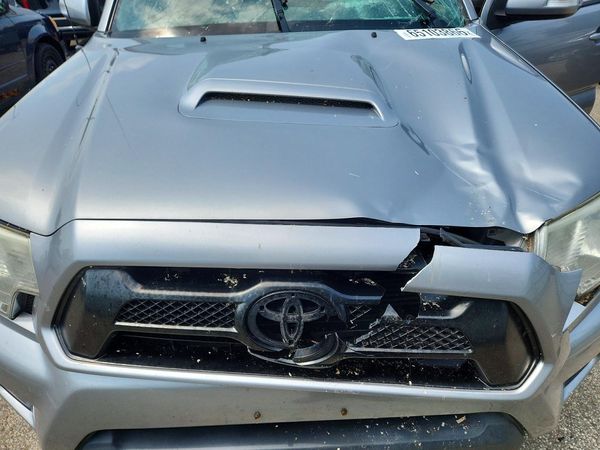 2015 TOYOTA TACOMA Delux Grade