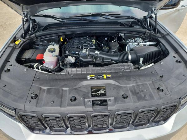 2025 JEEP GRAND CHEROKEE