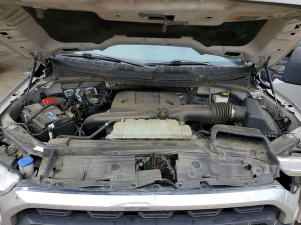 2022 FORD F150 SuperCab — Engine bay
