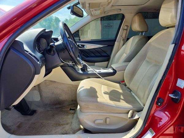 2015 INFINITI Q50