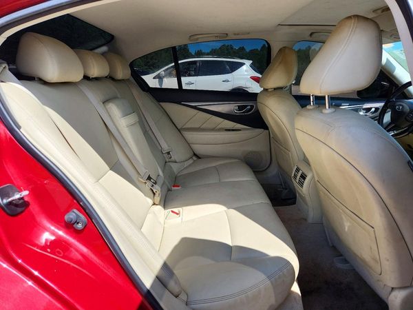 2015 INFINITI Q50