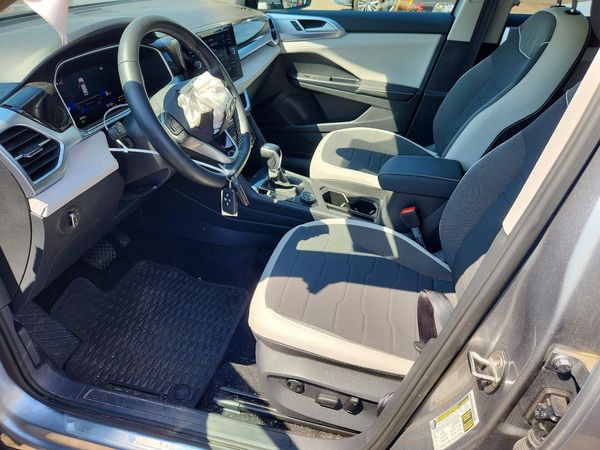 2025 VOLKSWAGEN TAOS