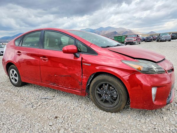 2013 TOYOTA PRIUS — Passenger 3/4