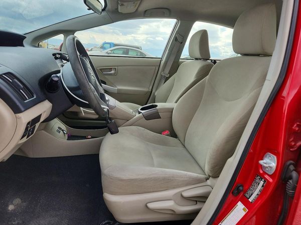 2013 TOYOTA PRIUS — DENT