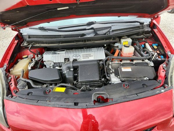 2013 TOYOTA PRIUS — Engine bay
