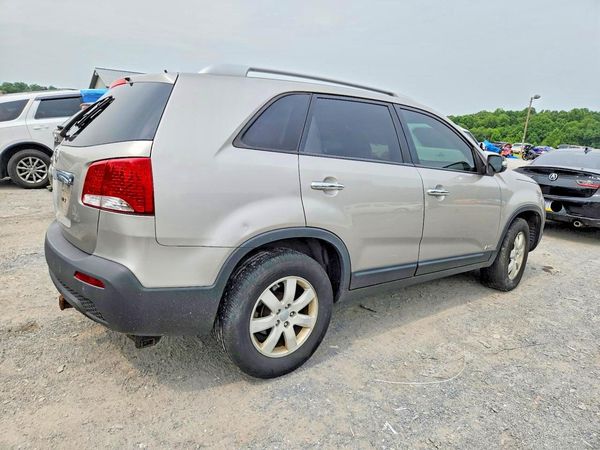 2013 KIA SORENTO Base / LX