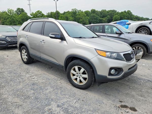 2013 KIA SORENTO Base / LX