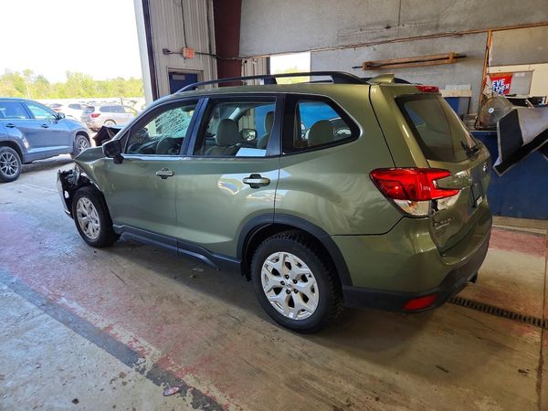 2021 SUBARU FORESTER Base