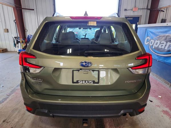 2021 SUBARU FORESTER Base