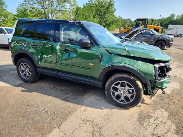 2024 FORD BRONCO Badlands — Passenger 3/4