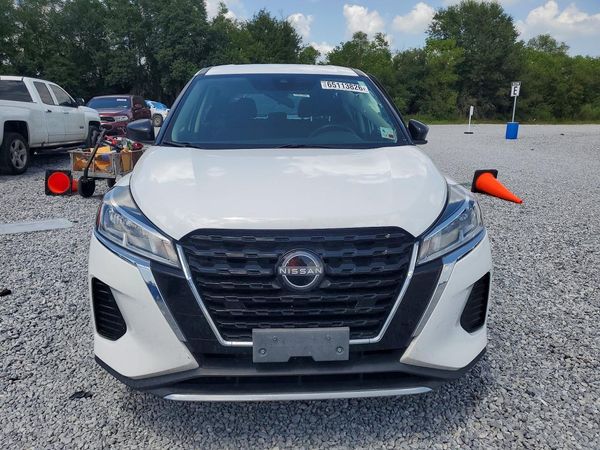 2024 NISSAN KICKS