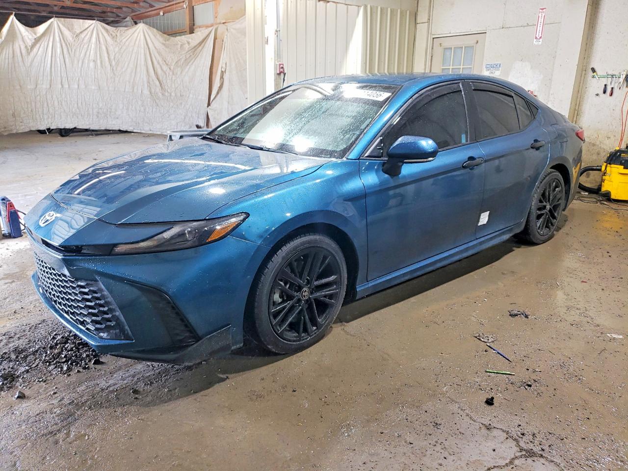 2025 TOYOTA CAMRY — Front 3/4