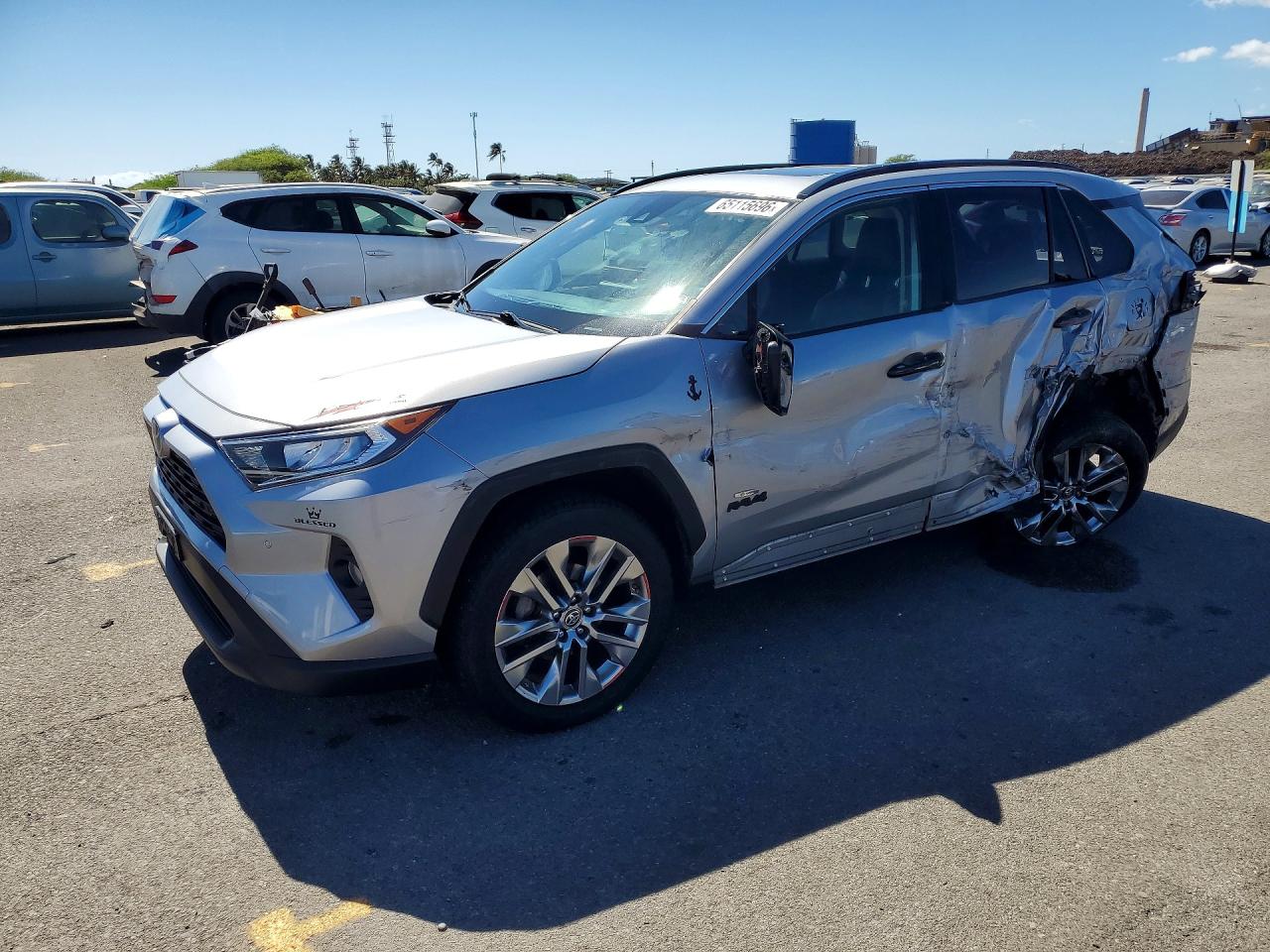 2019 TOYOTA RAV4 XLE Premium — Front 3/4