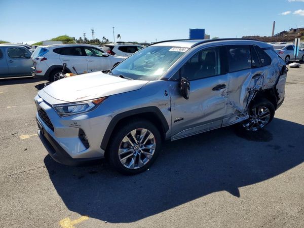 2019 TOYOTA RAV4 XLE Premium — Front 3/4