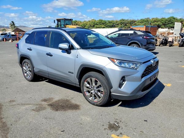 2019 TOYOTA RAV4 XLE Premium — Passenger 3/4