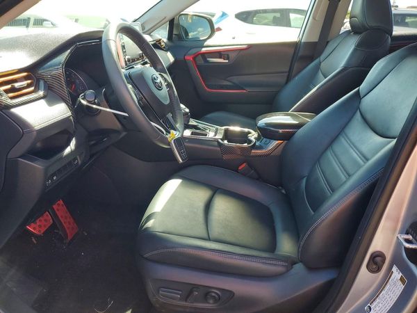 2019 TOYOTA RAV4 XLE Premium — DENT