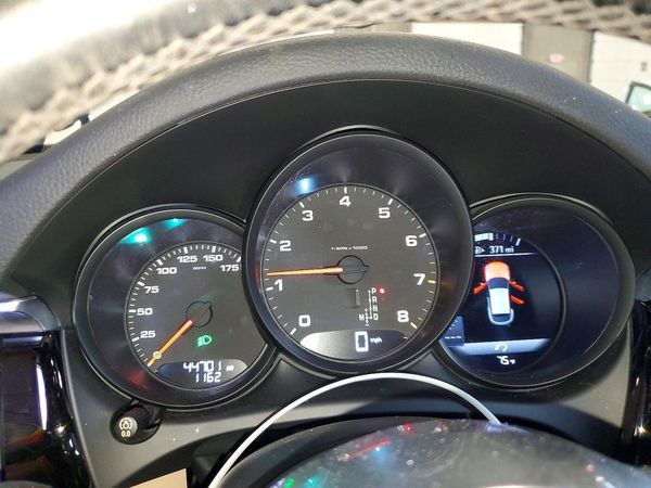 2019 PORSCHE MACAN
