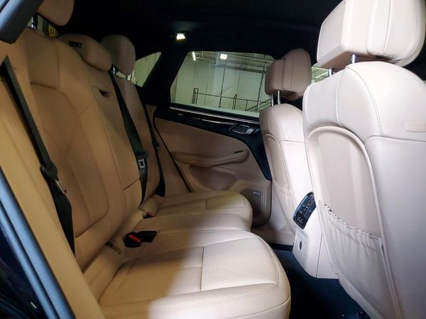 2019 PORSCHE MACAN