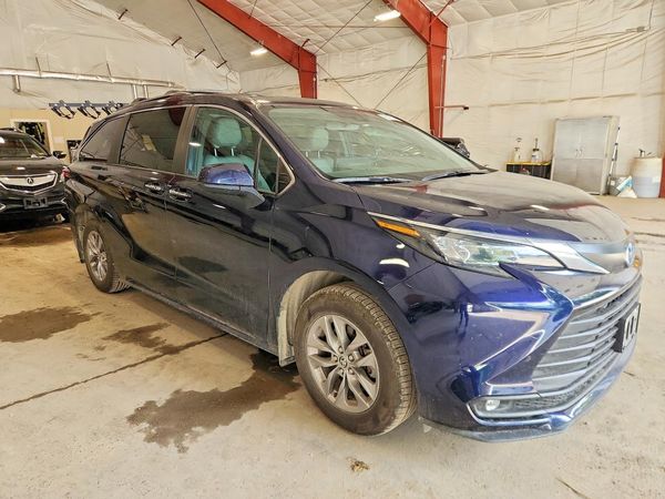 2025 TOYOTA SIENNA XLE