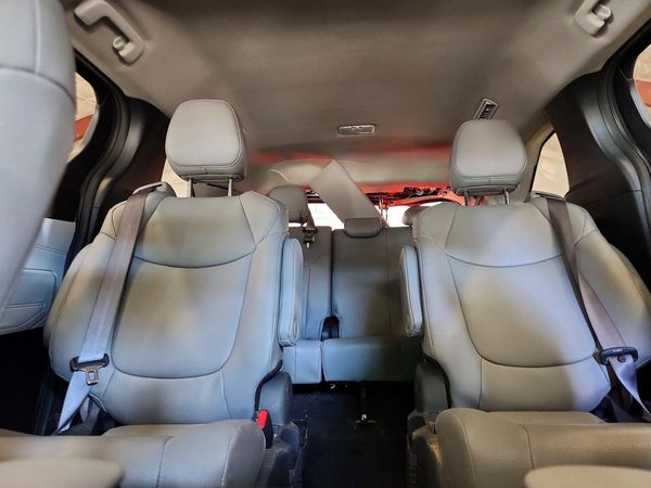2025 TOYOTA SIENNA XLE