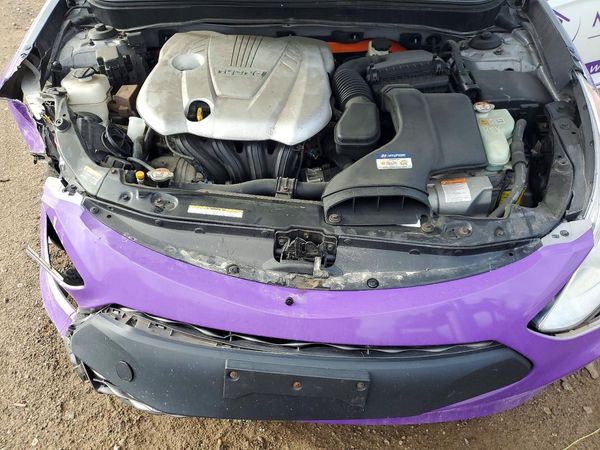 2013 HYUNDAI SONATA Hybrid / Hybrid Limited — Engine bay