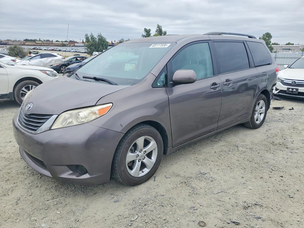 2013 TOYOTA SIENNA