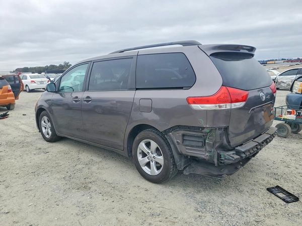 2013 TOYOTA SIENNA