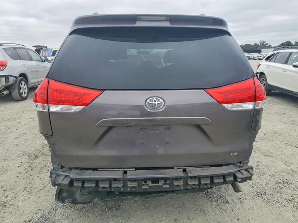 2013 TOYOTA SIENNA