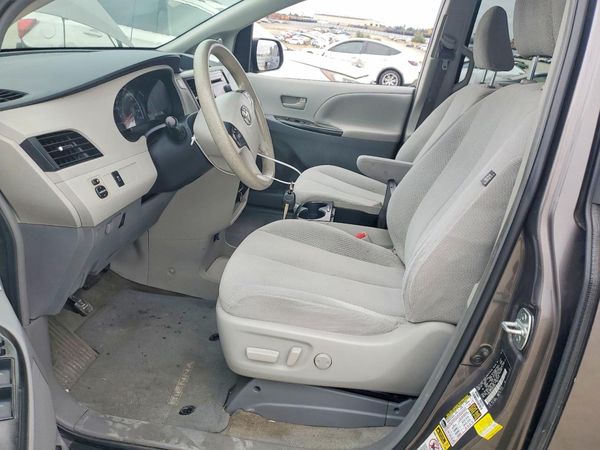 2013 TOYOTA SIENNA