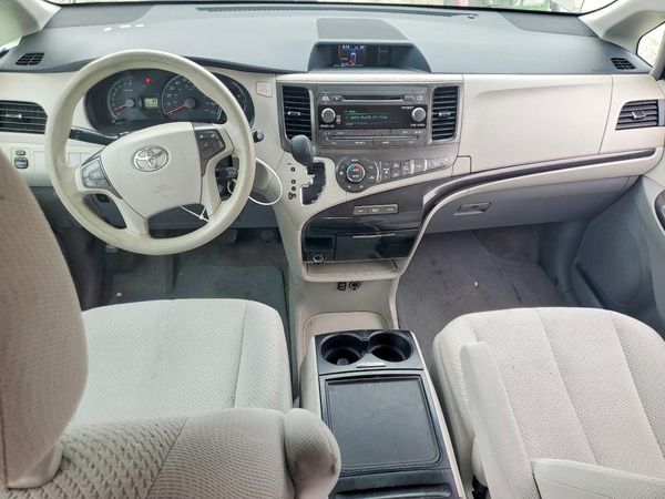 2013 TOYOTA SIENNA