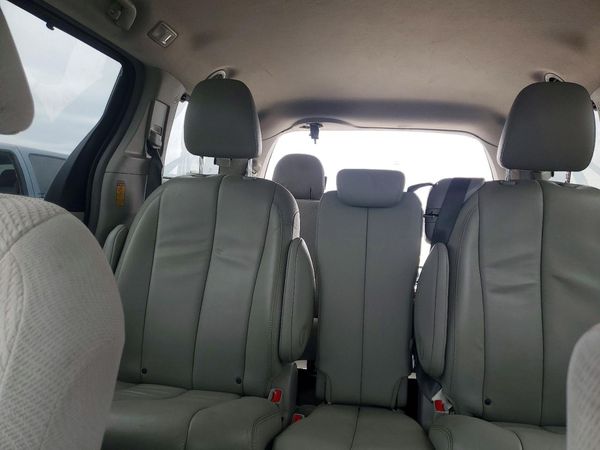 2013 TOYOTA SIENNA