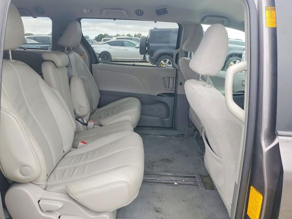 2013 TOYOTA SIENNA