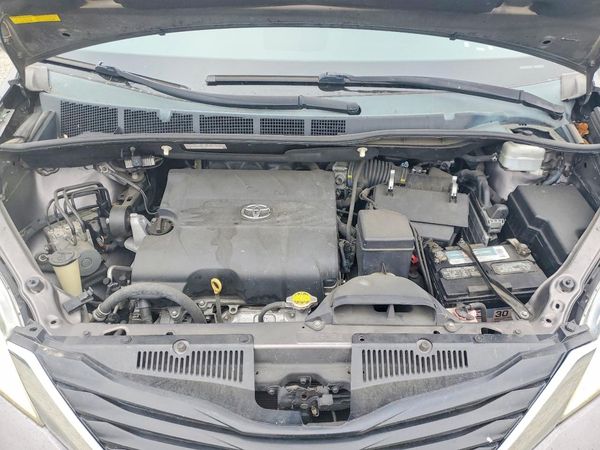 2013 TOYOTA SIENNA